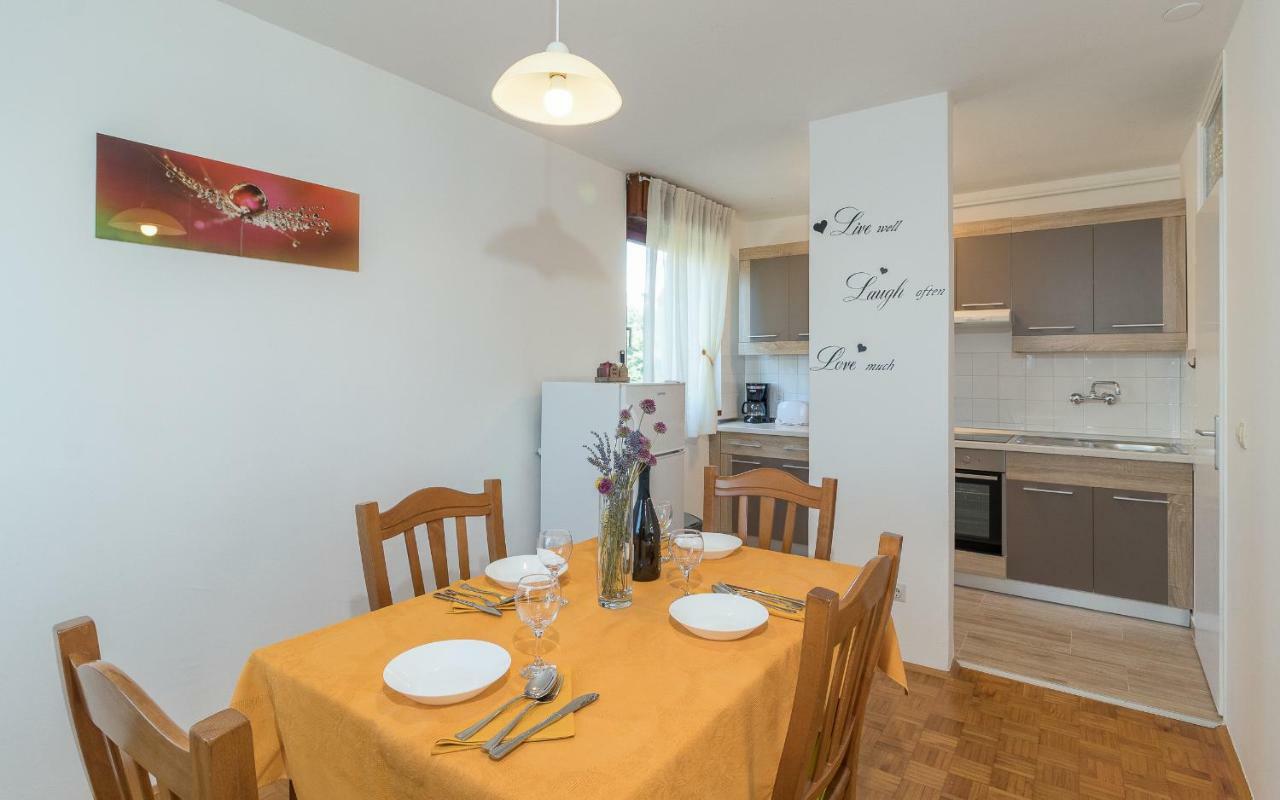 Apartment Maestral Pula Bagian luar foto