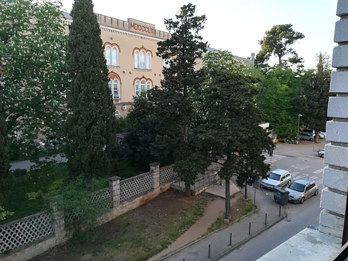 Apartment Maestral Pula Bagian luar foto